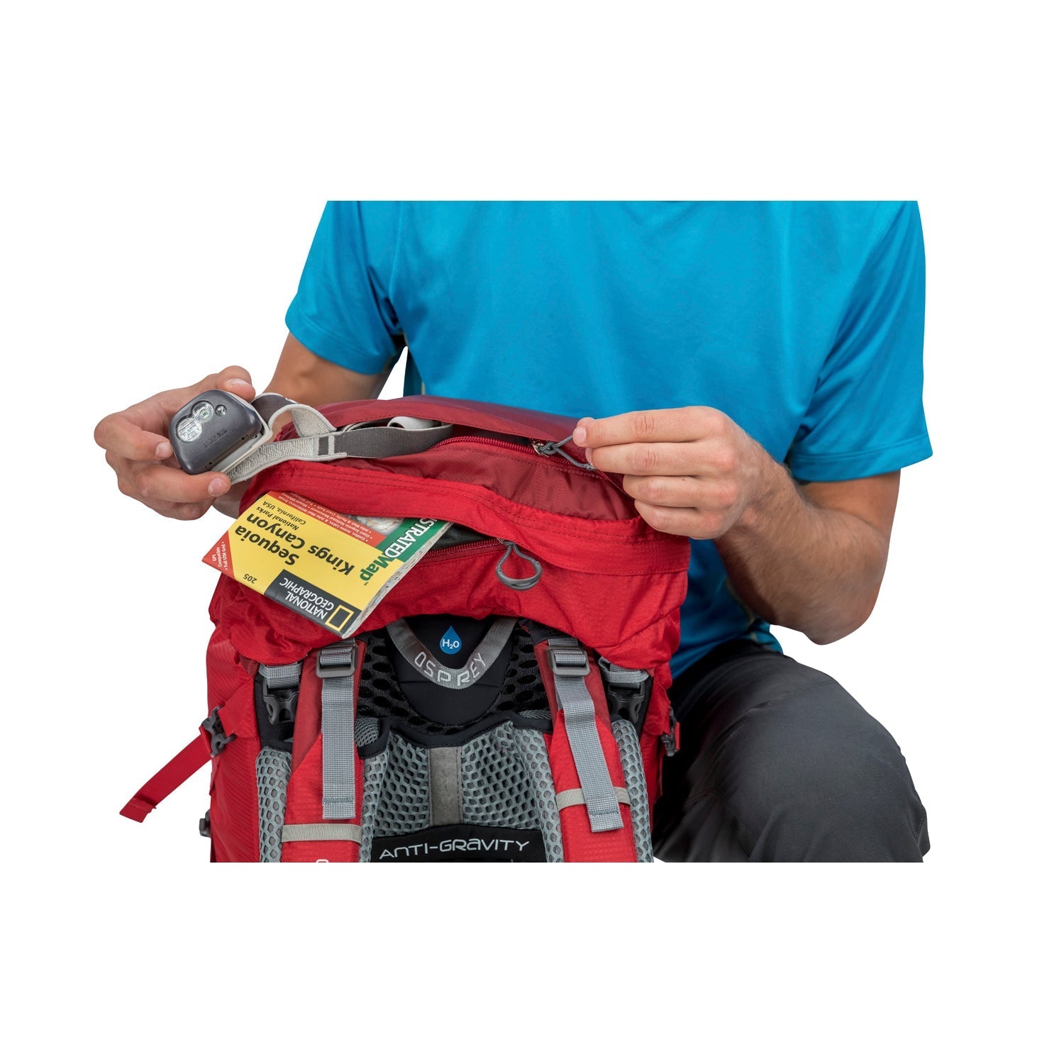 Osprey Atmos AG 65 Backpack with Raincover - Medium - Men's Backpacking (SA)
