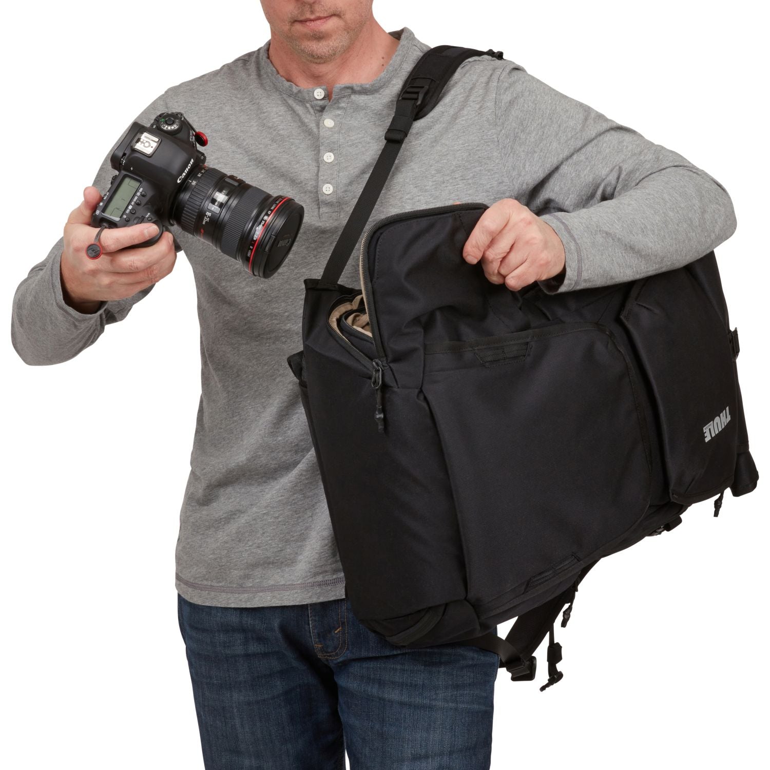 Thule Covert DSLR Backpack 32L