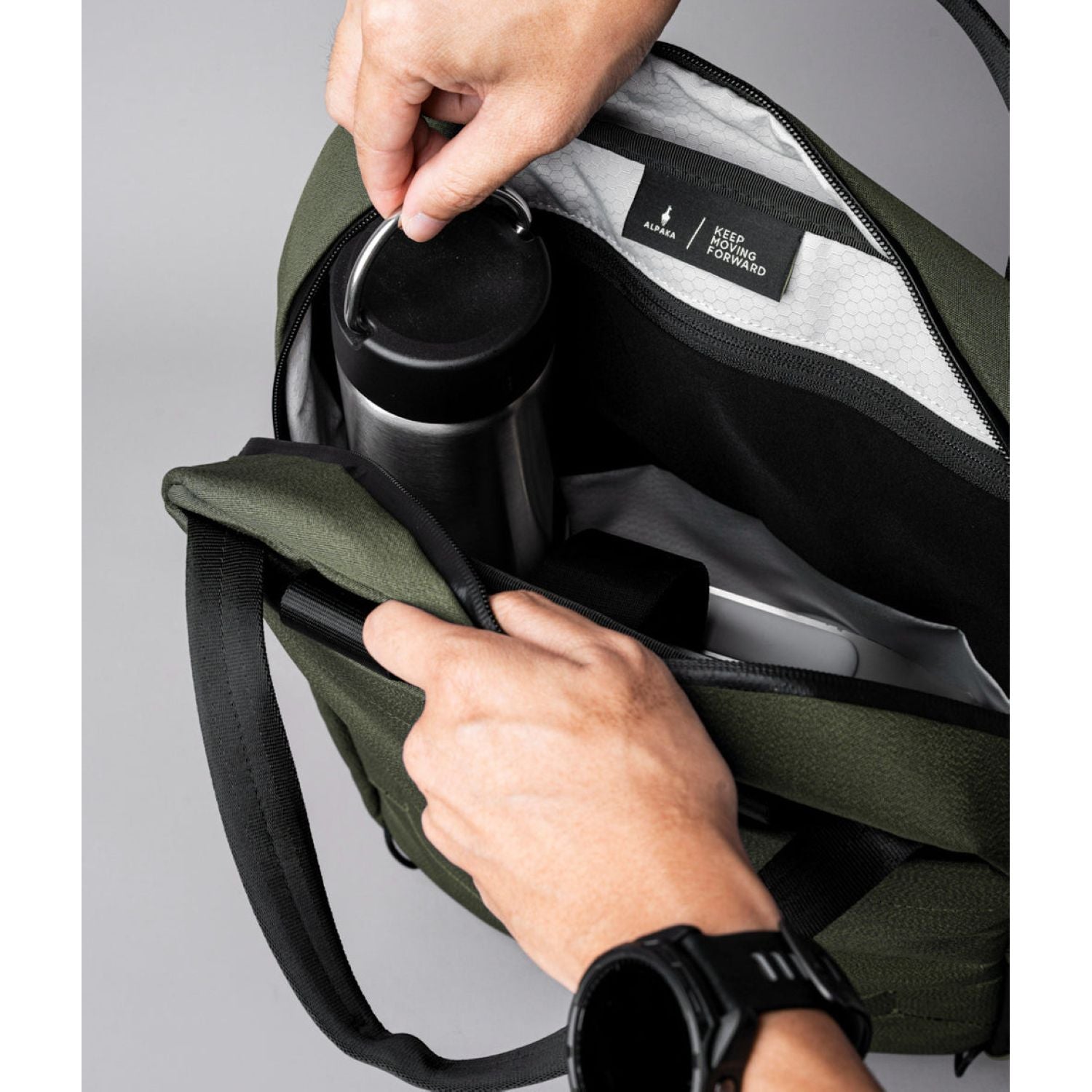 ALPAKA Bravo Tote Pack