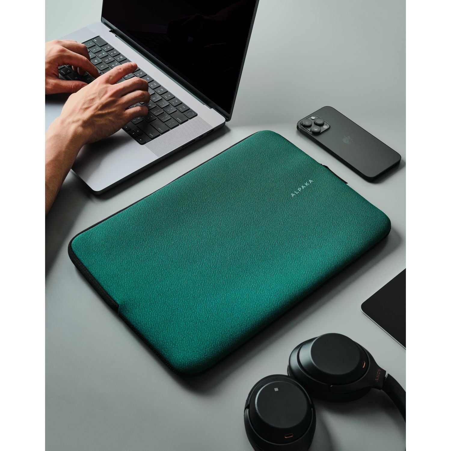 ALPAKA Slim Laptop Sleeve 14"