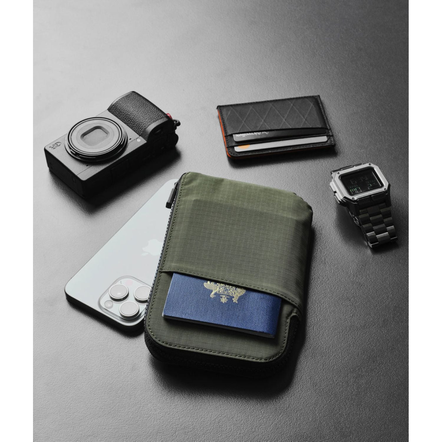 ALPAKA Zip Travel Wallet
