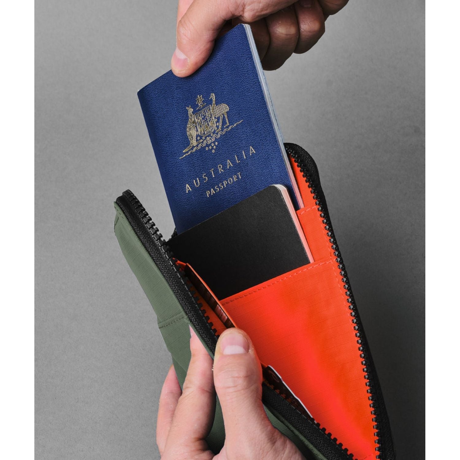 ALPAKA Zip Travel Wallet