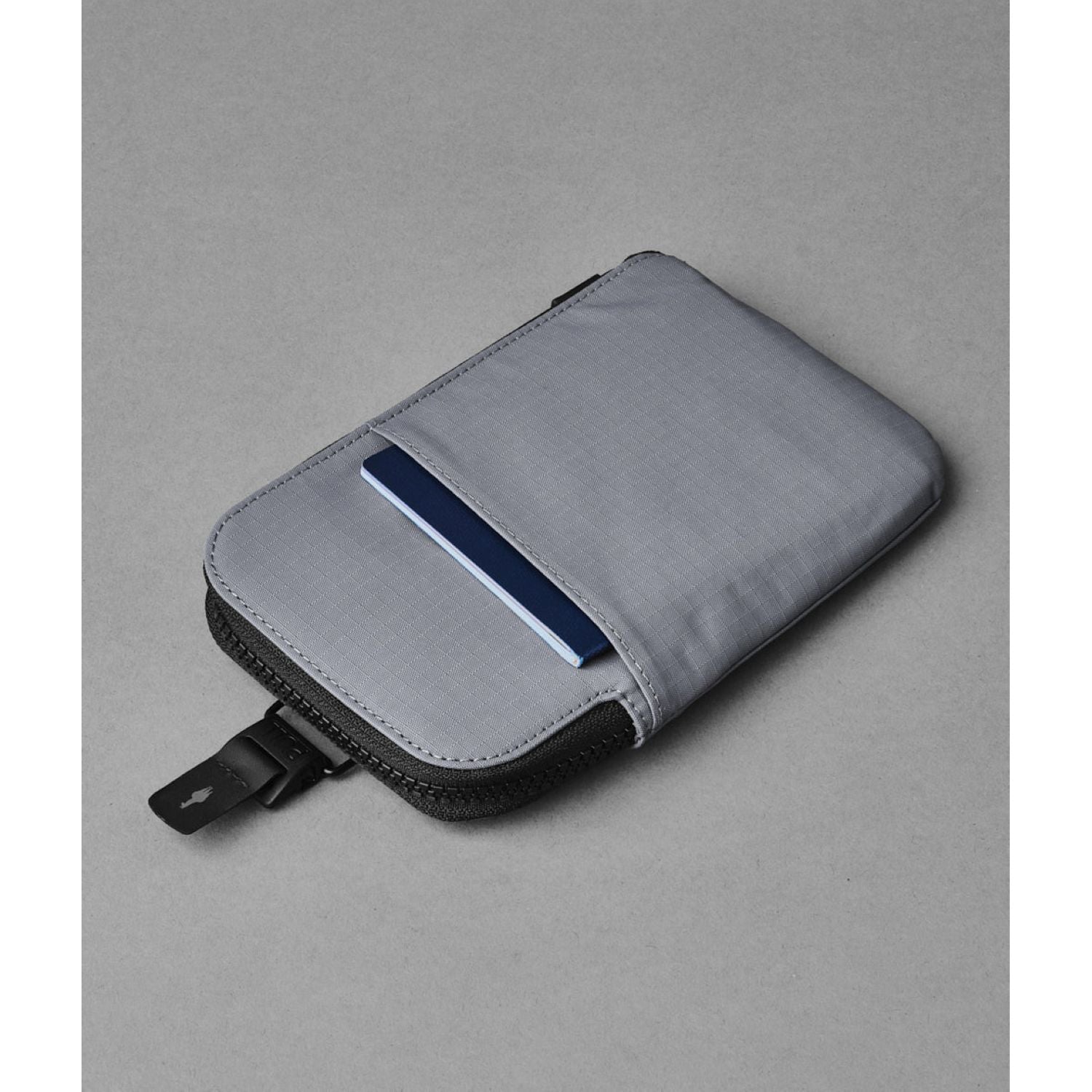 ALPAKA Zip Travel Wallet