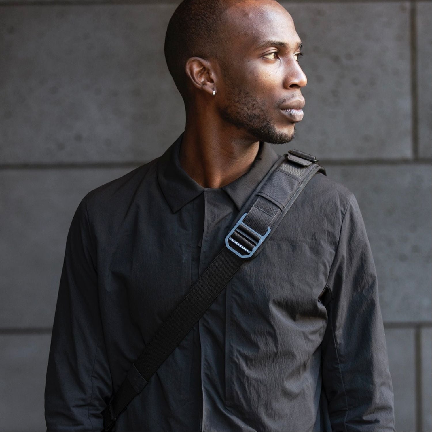 Black Ember Forge SB 16” Laptop Shoulder Bag 20L