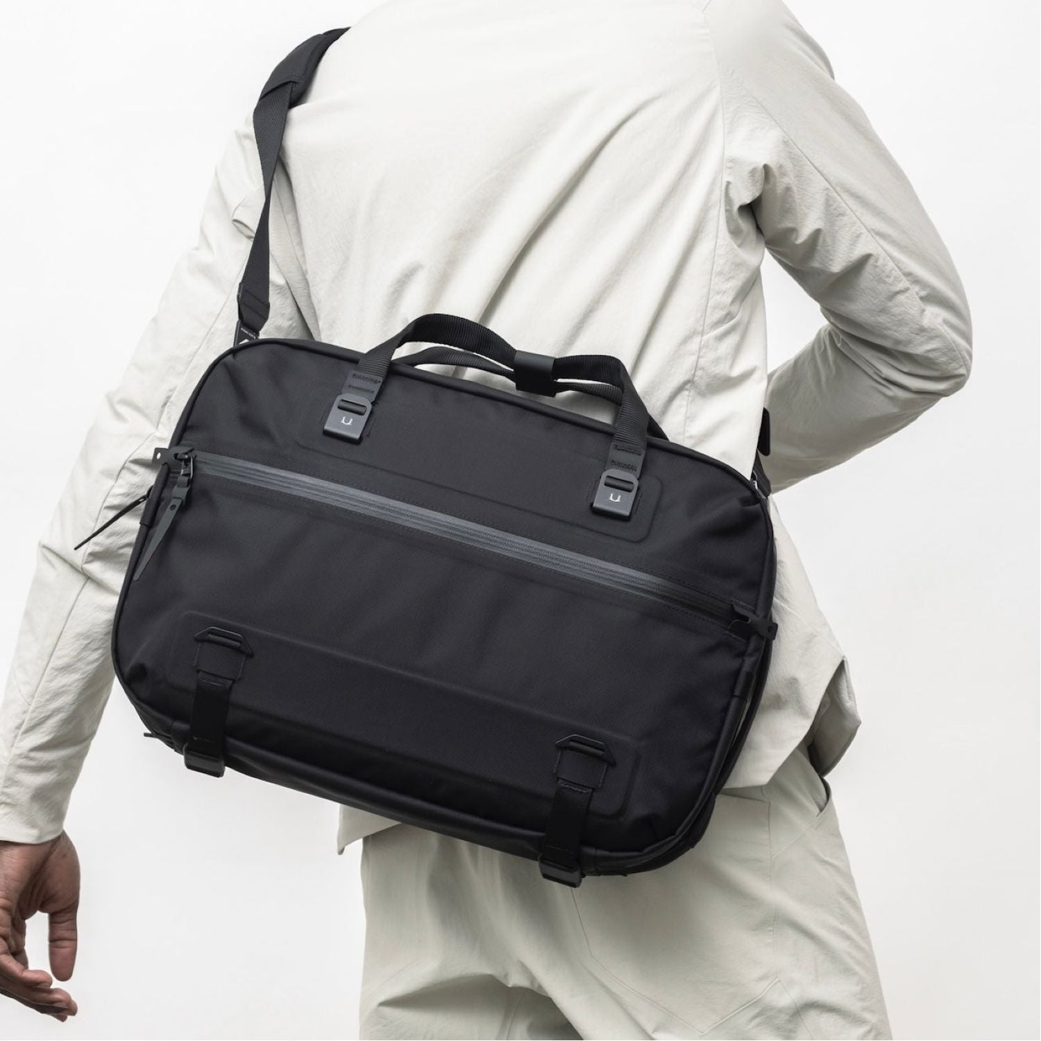 Black Ember Forge SB 16” Laptop Shoulder Bag 20L