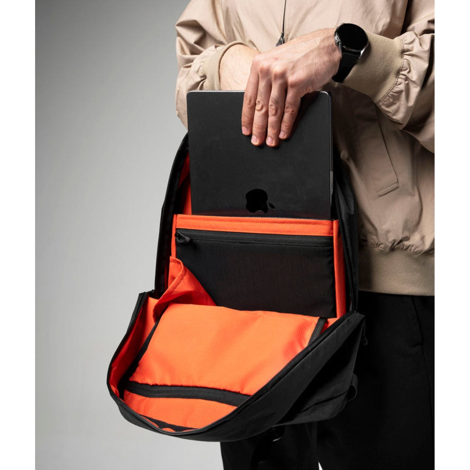 ALPAKA Essential Backpack Lite 16L