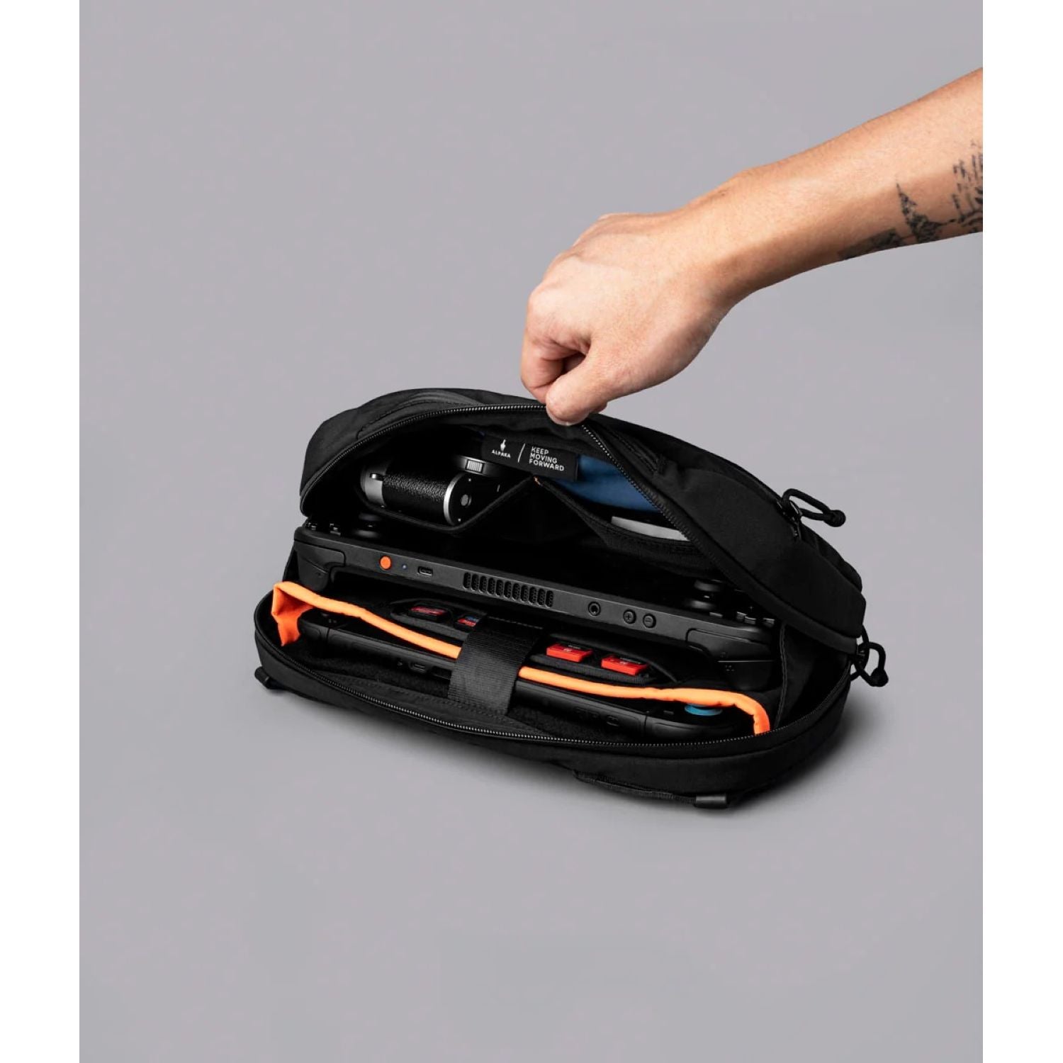 ALPAKA Eclipse Gaming Sling