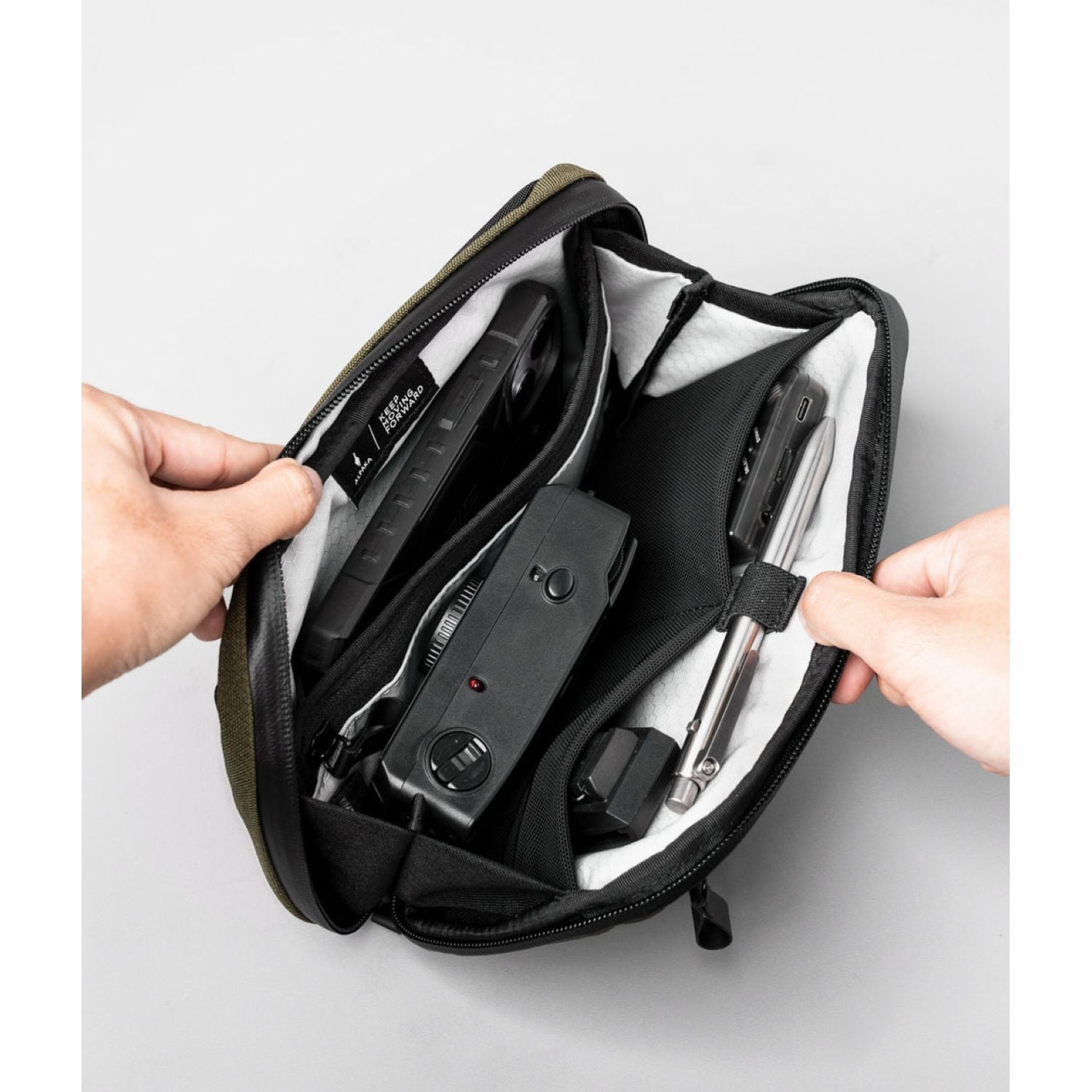 ALPAKA Elements Tech Case Mini