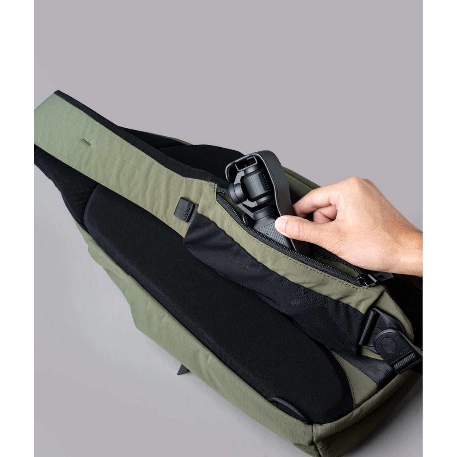 ALPAKA Metro Crossbody Right Shoulder