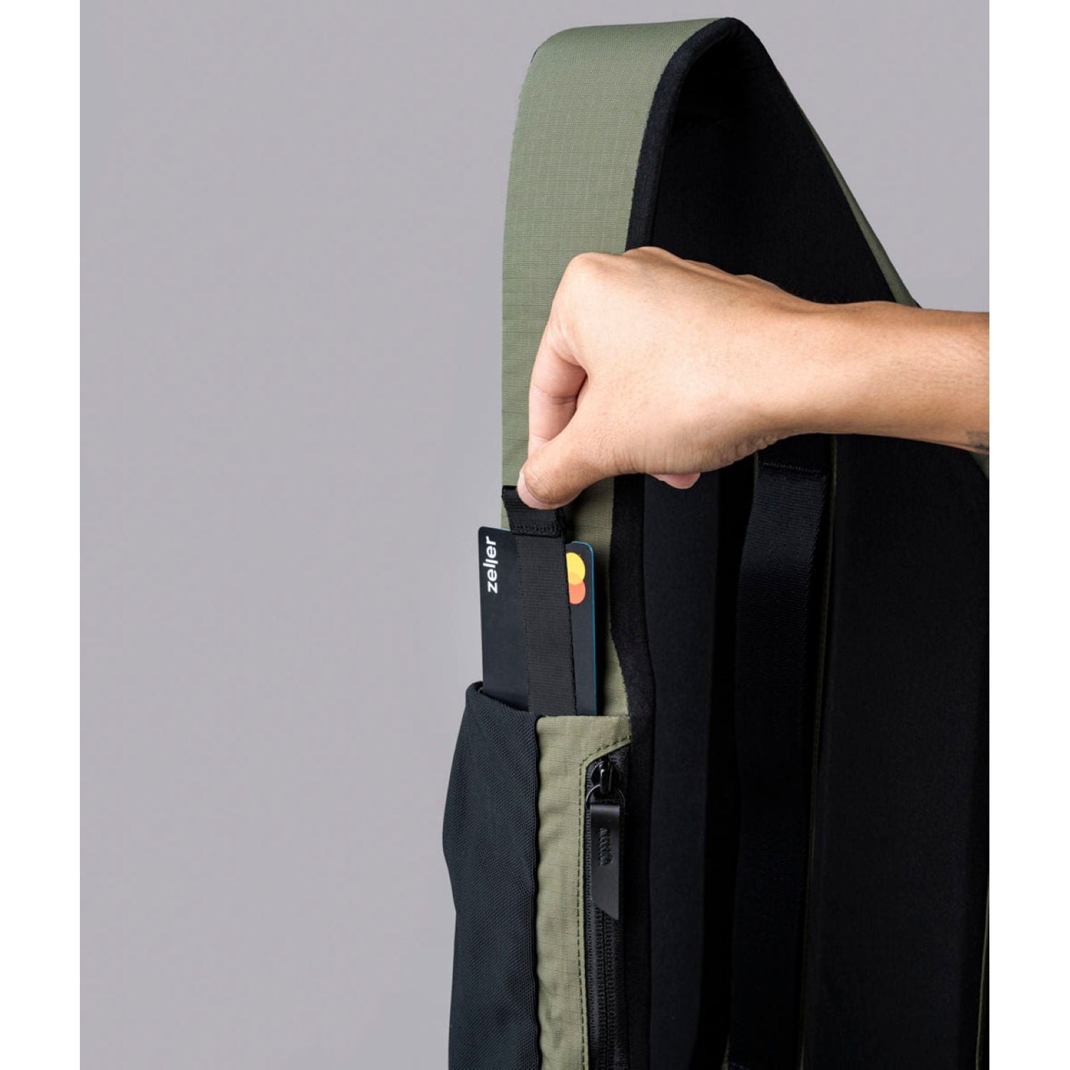 ALPAKA Metro Crossbody Right Shoulder