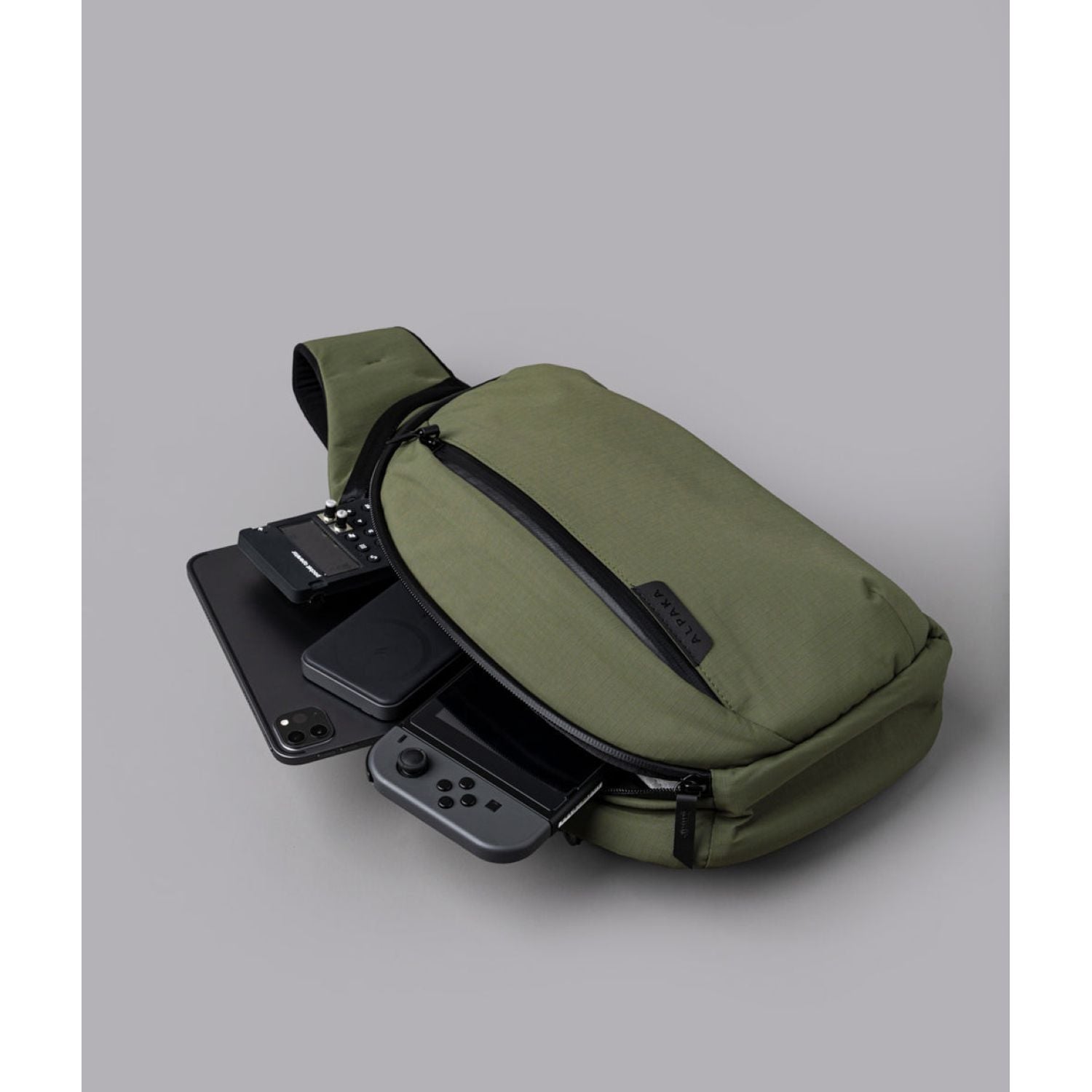 ALPAKA Metro Crossbody Right Shoulder