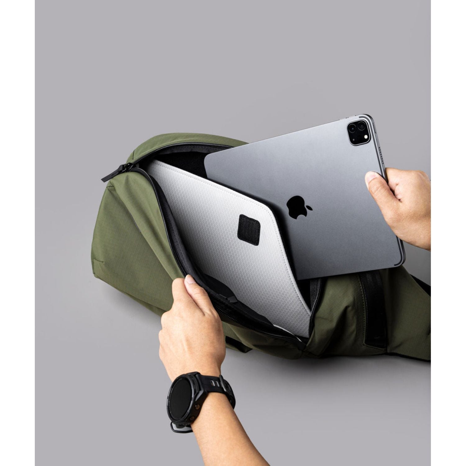 ALPAKA Metro Crossbody Right Shoulder