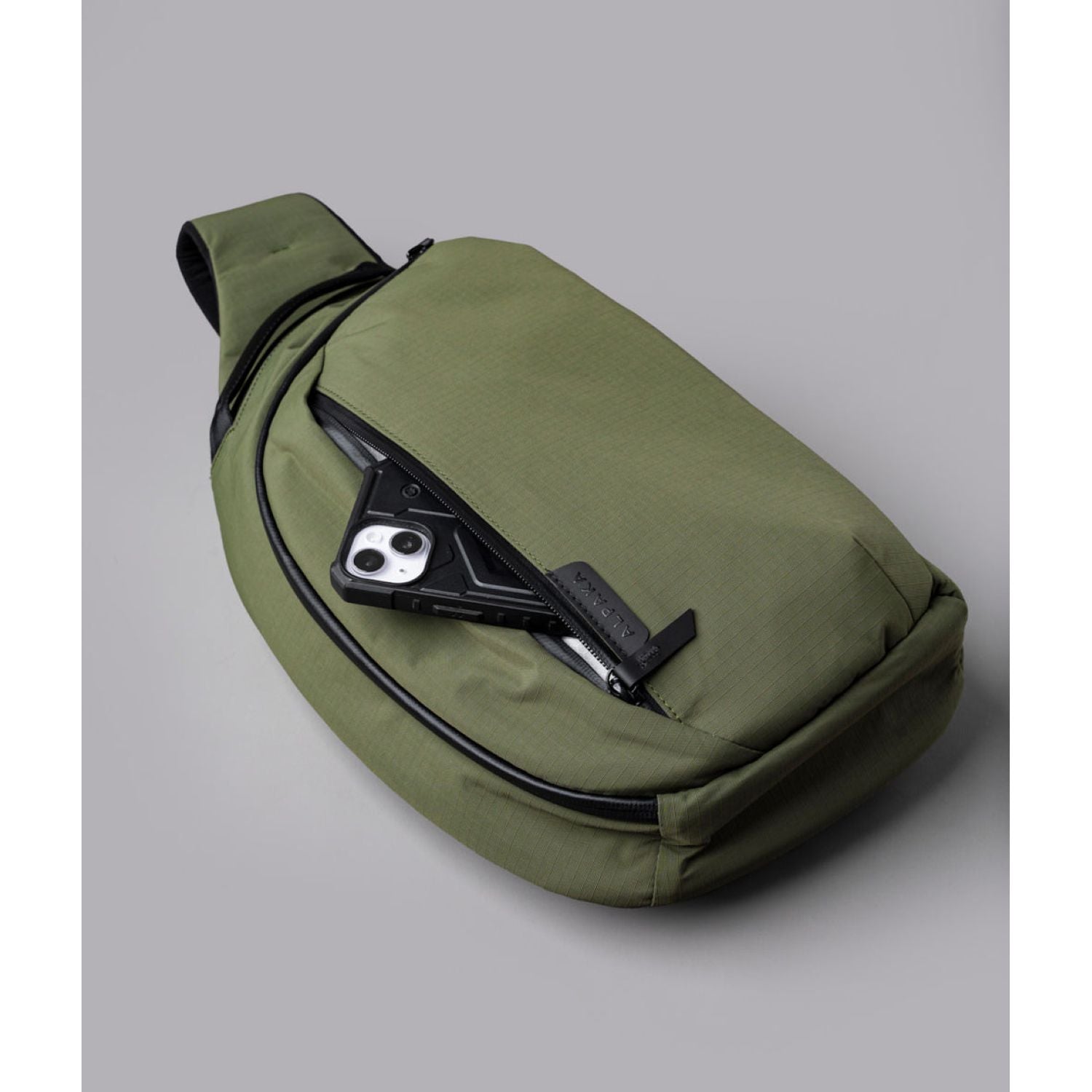 ALPAKA Metro Crossbody Right Shoulder