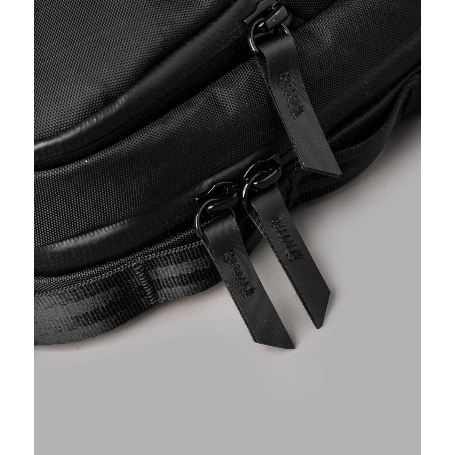 ALPAKA Metro Sling Max