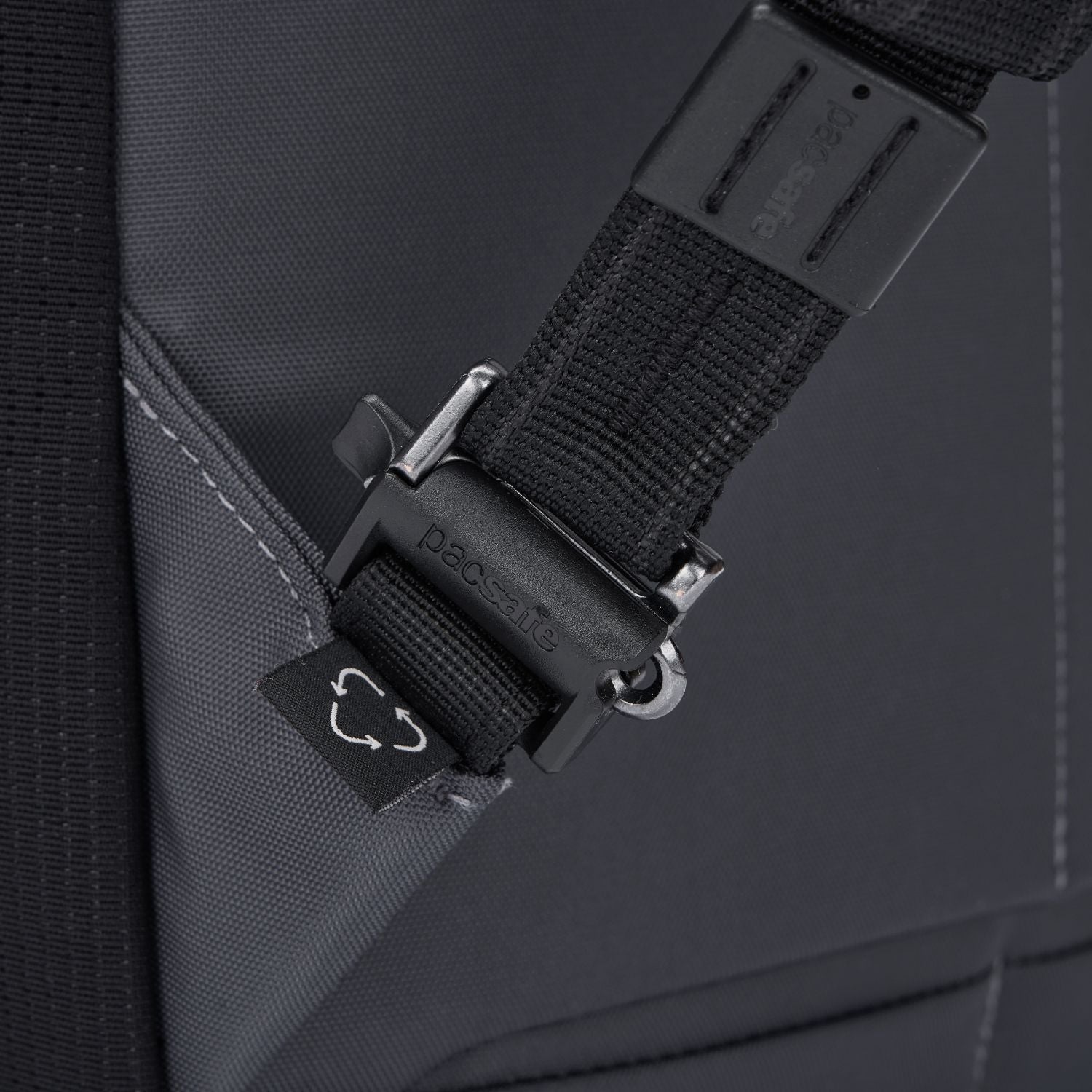 Pacsafe Exp 28L Anti-theft Backpack