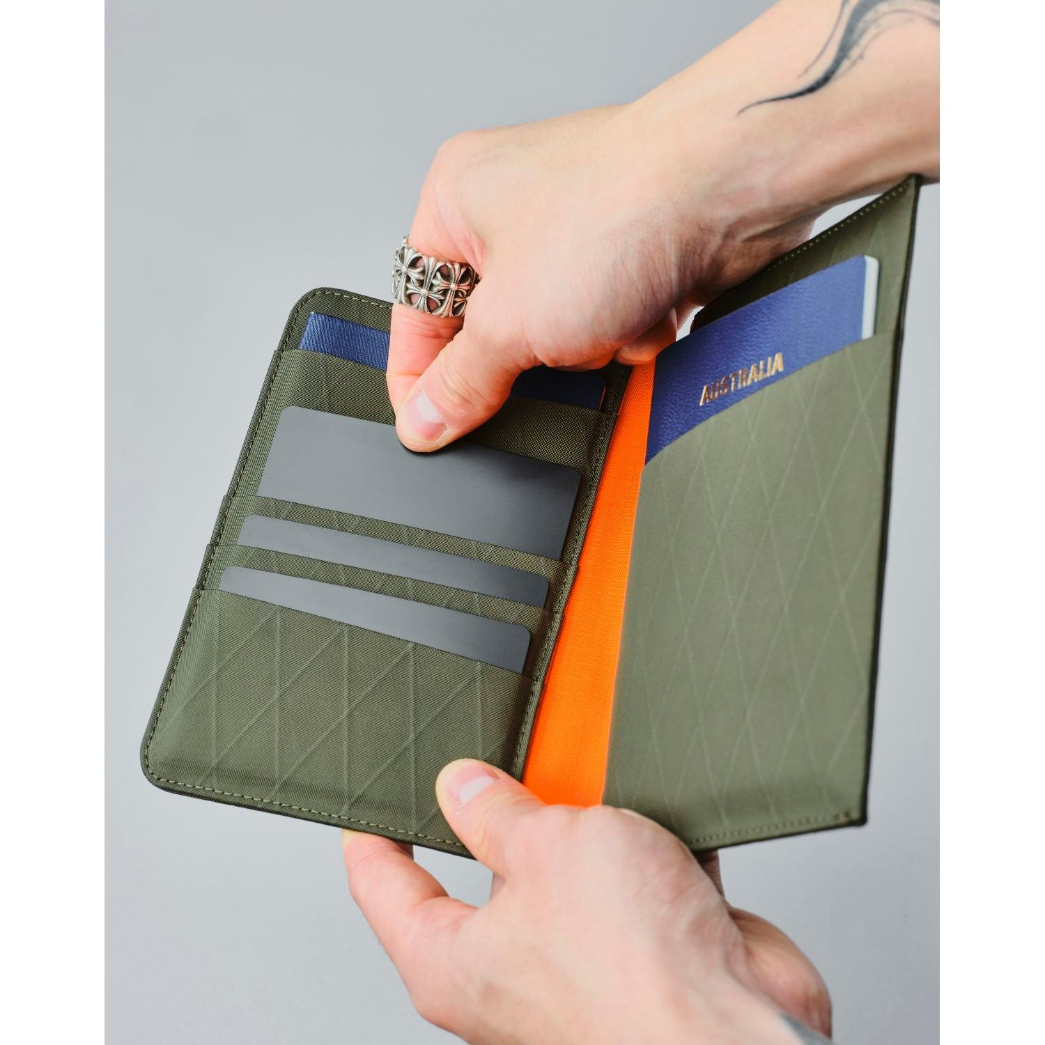 ALPAKA ARK Bifold Passport Wallet