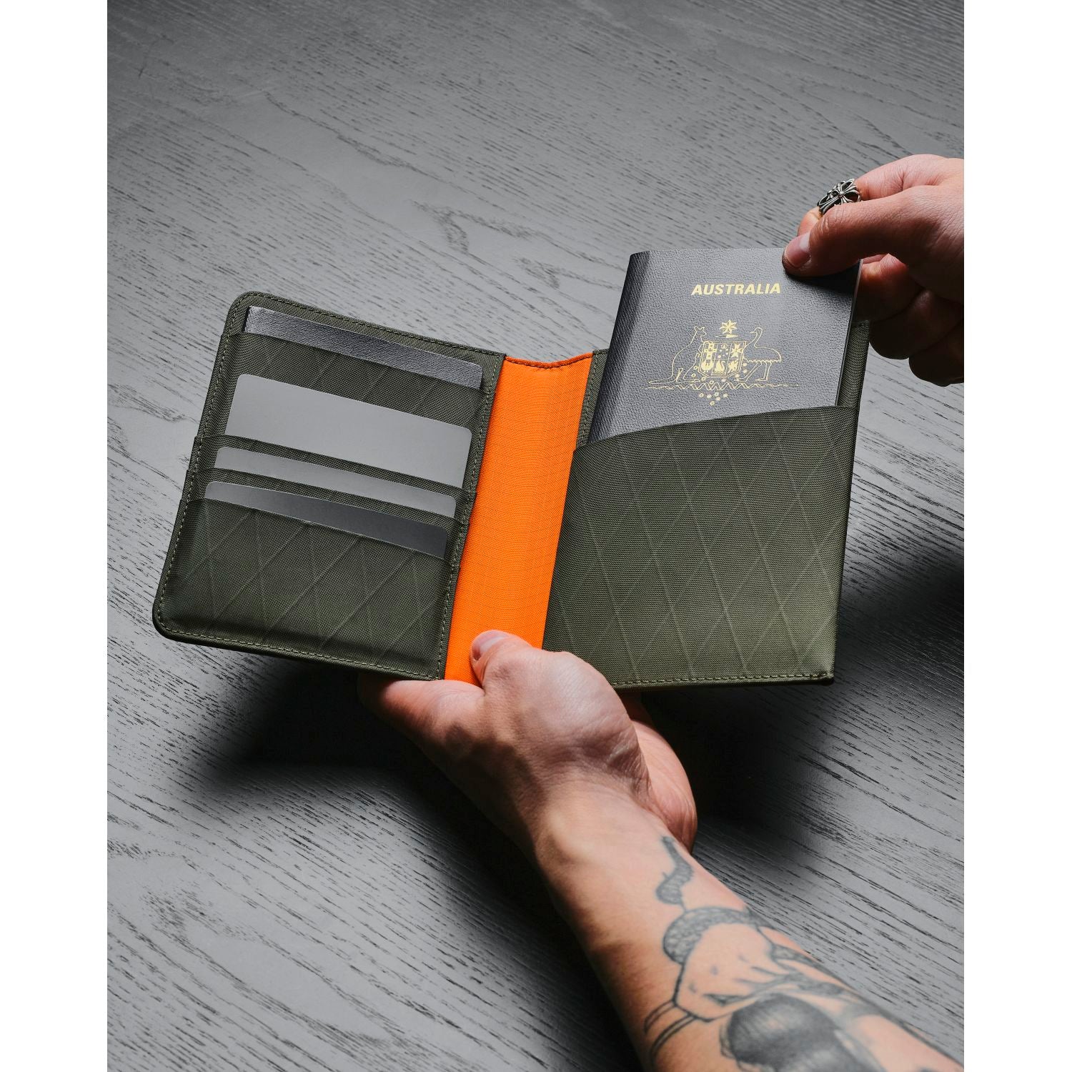 ALPAKA ARK Bifold Passport Wallet