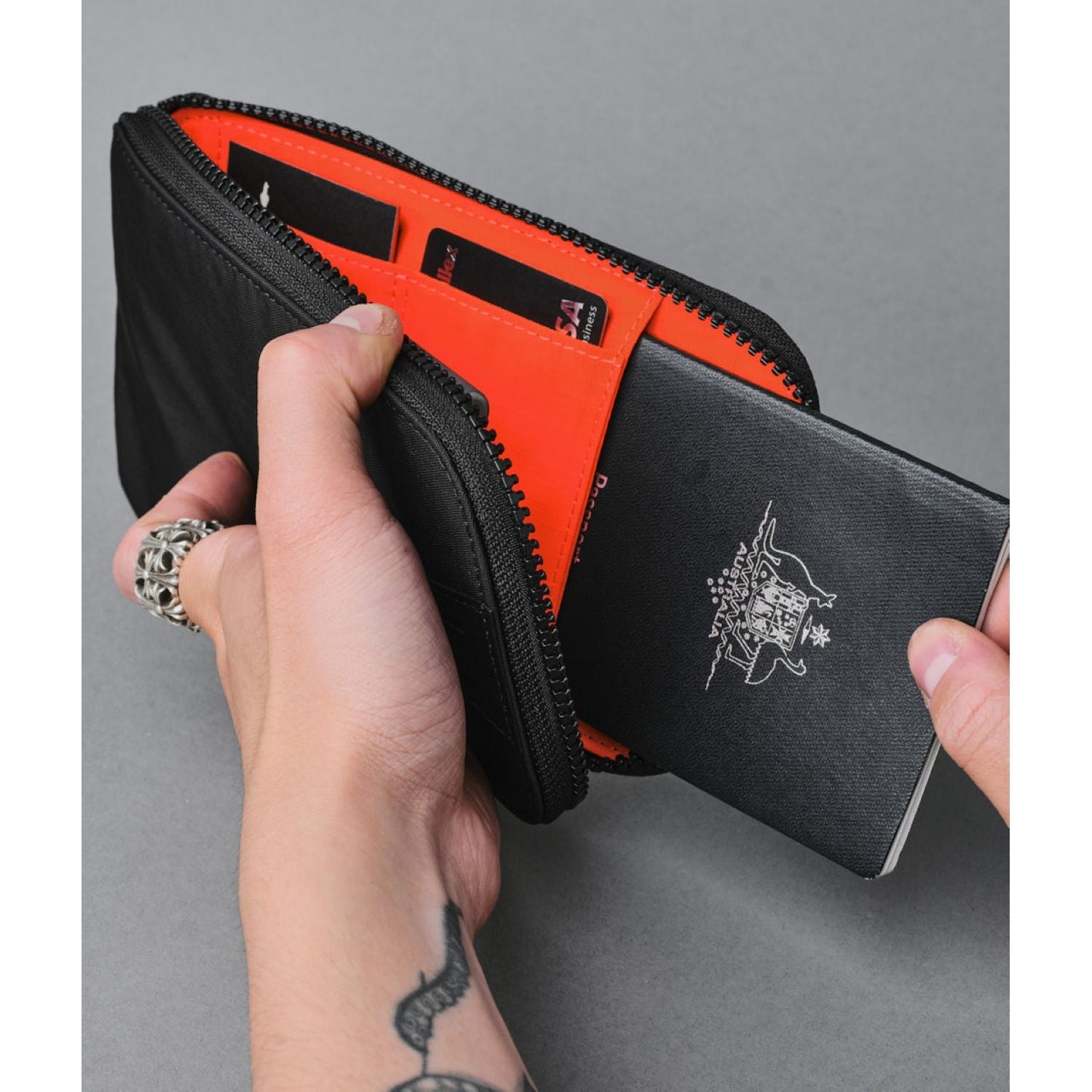 ALPAKA Zip Travel Wallet