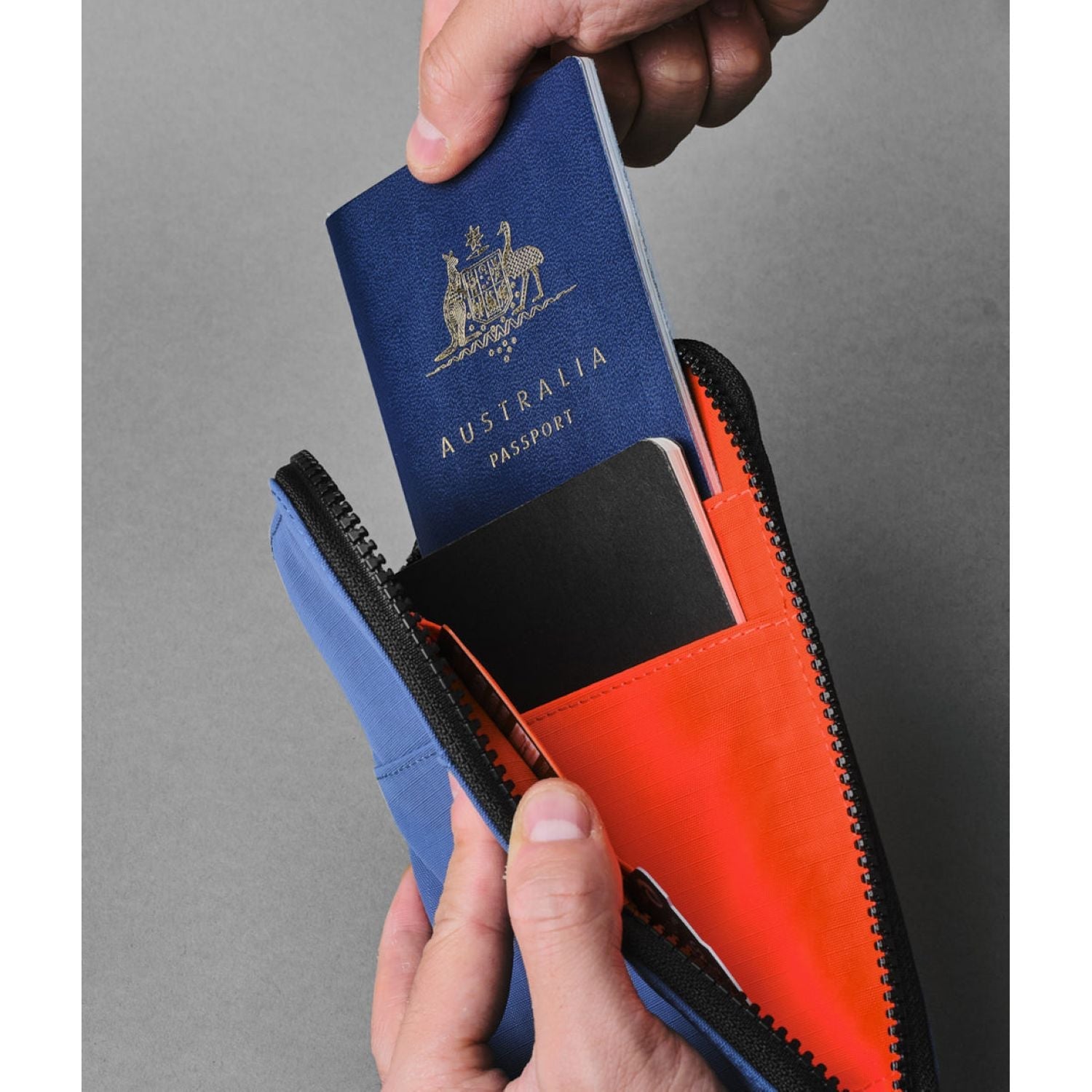 ALPAKA Zip Travel Wallet