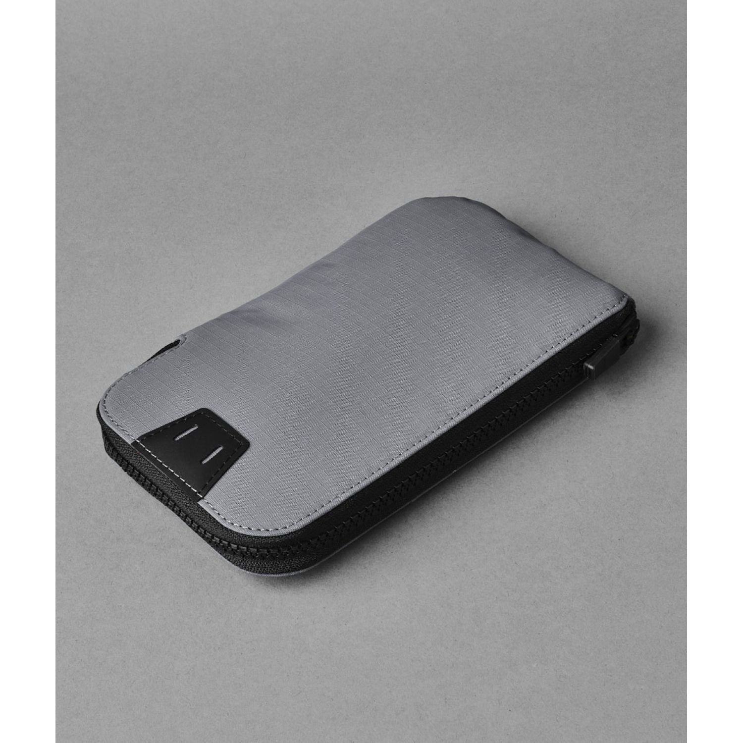 ALPAKA Zip Travel Wallet