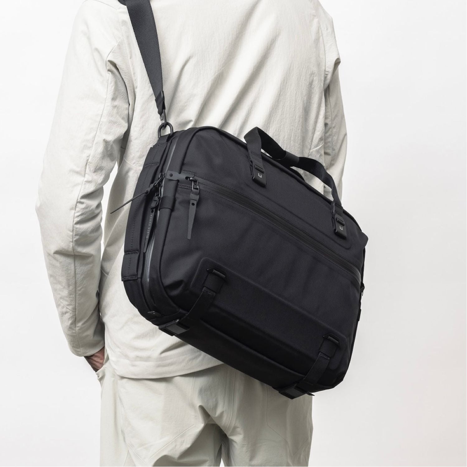 Black Ember Forge SB 16” Laptop Shoulder Bag 20L