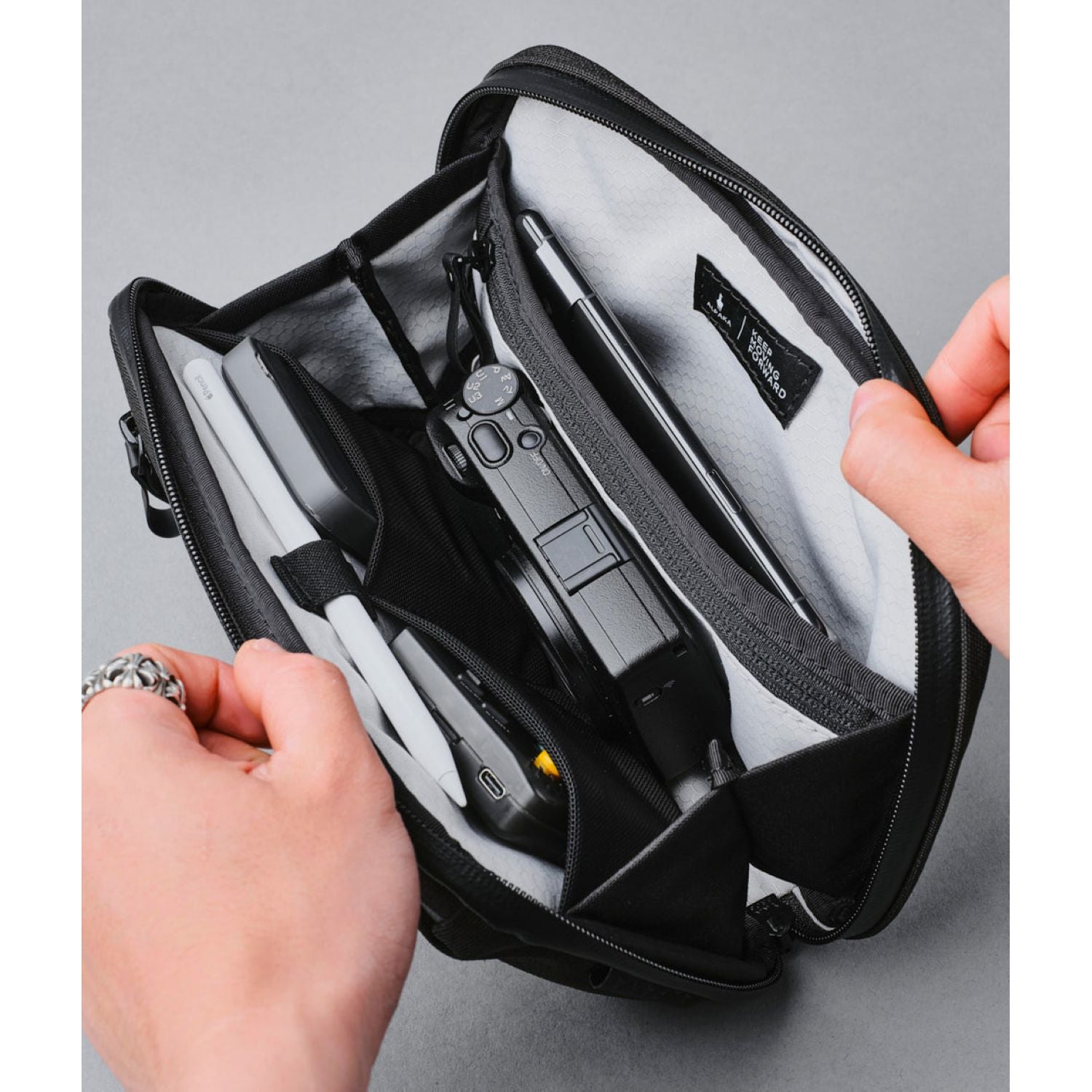 ALPAKA Elements Tech Case Mini