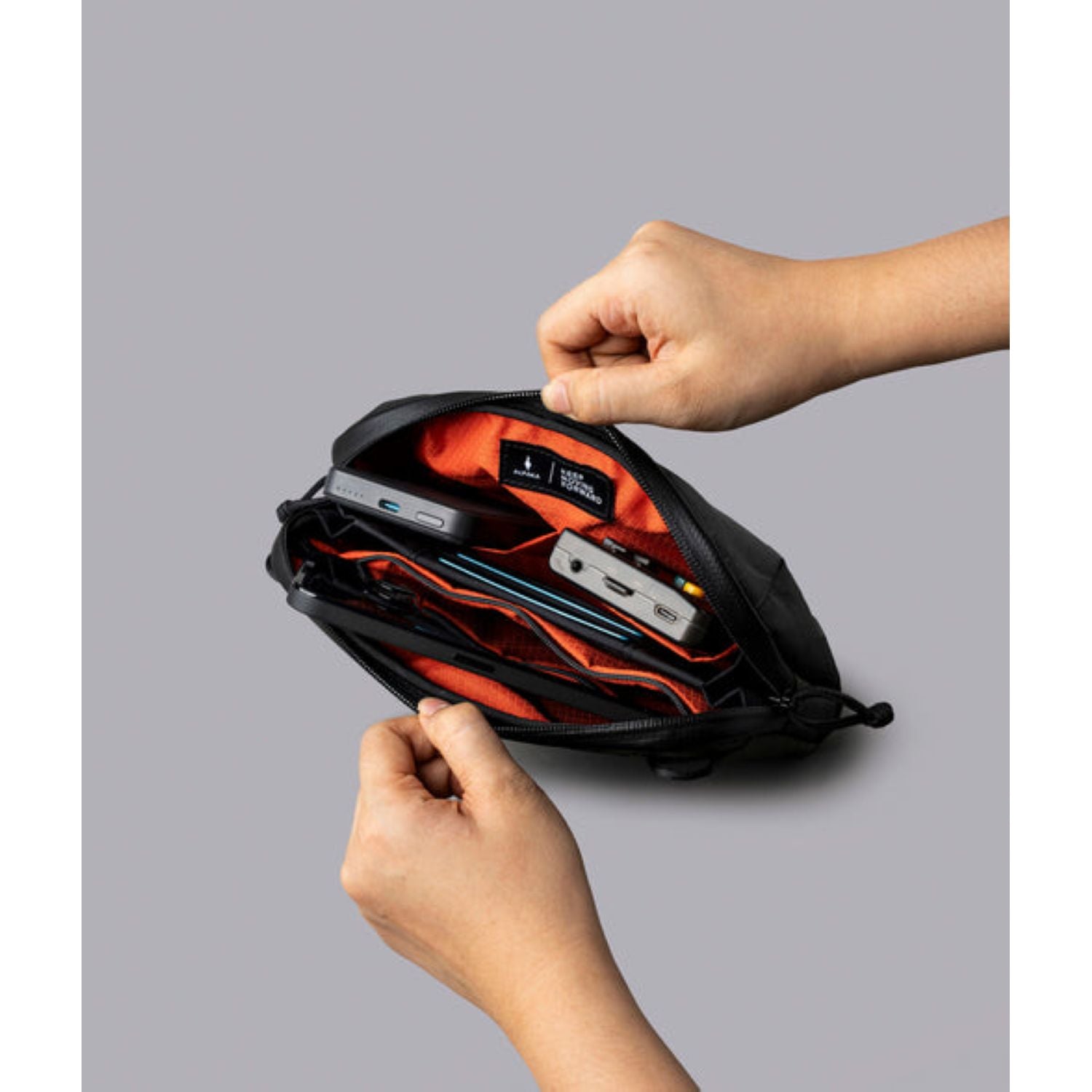 ALPAKA Flight Pouch Pro