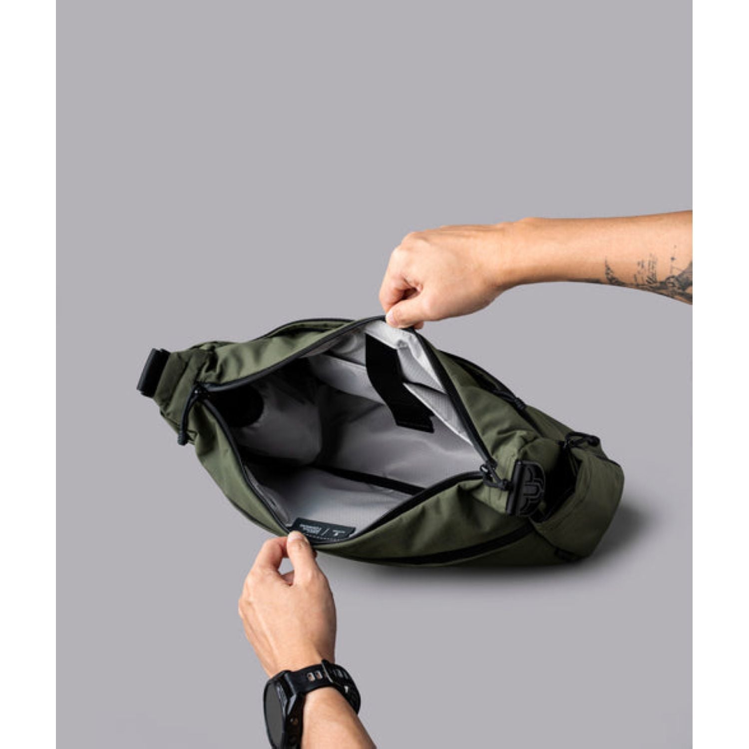 ALPAKA Flight Satchel