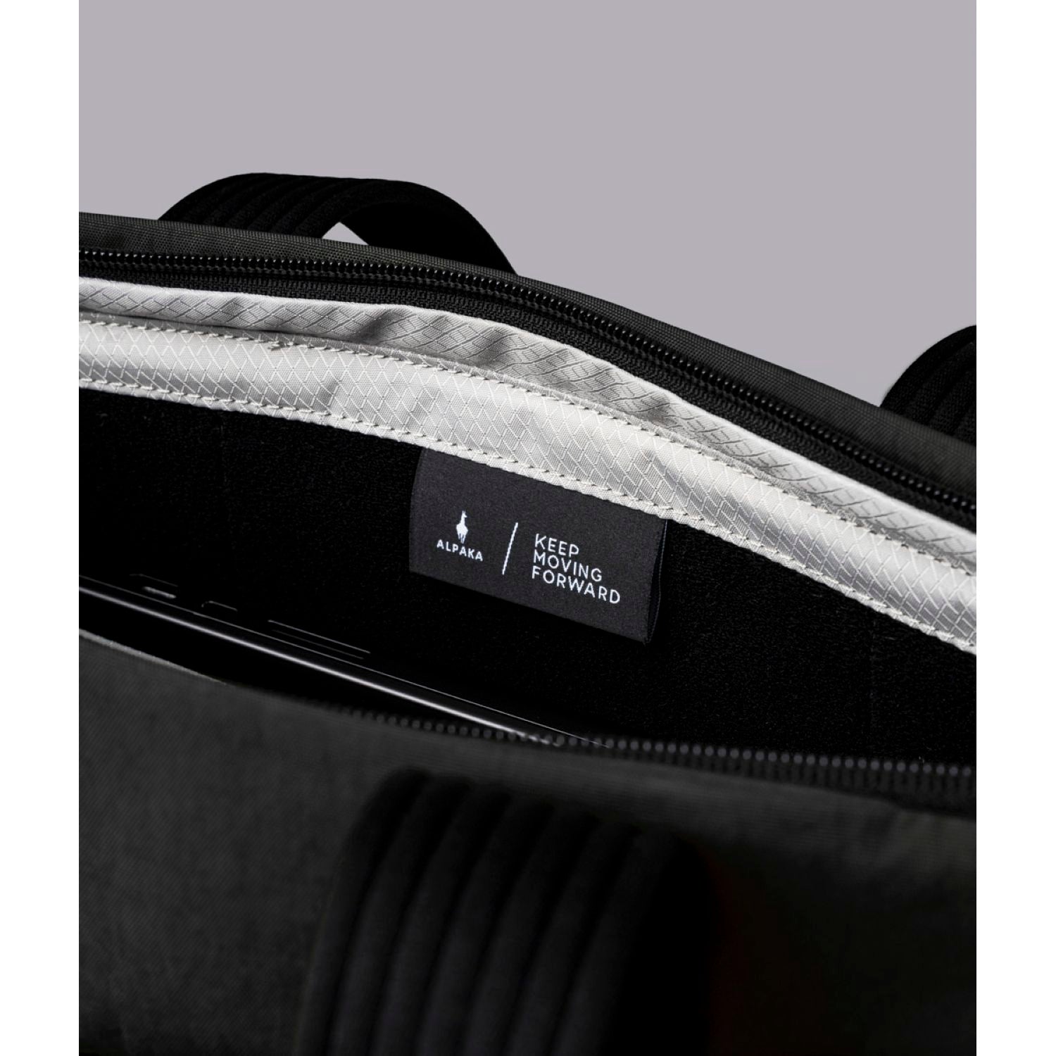 ALPAKA Flow Tote Pack