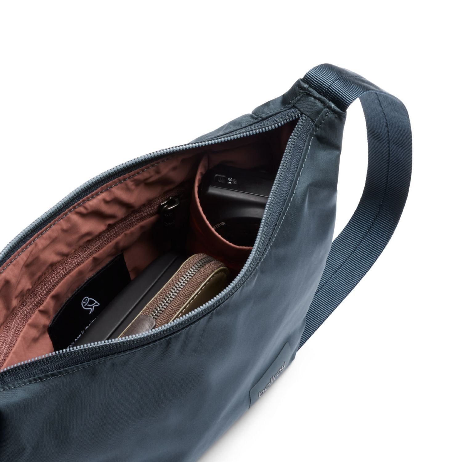 Bellroy Laneway Crescent Bag 2.5L